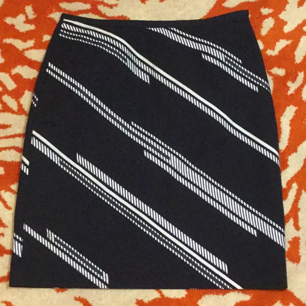 Ann Taylor Black skirt SZ 8